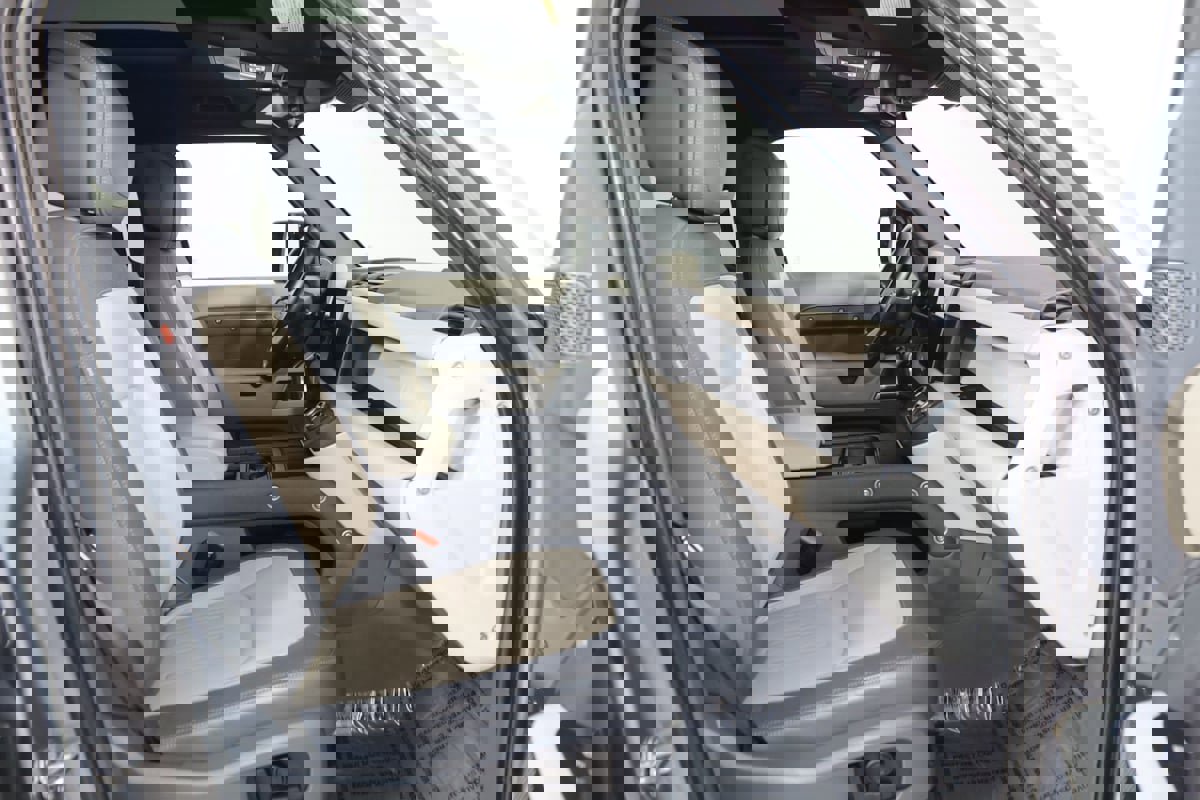 Used 2022 Land Rover Defender 110 X-Dynamic HSE image 13