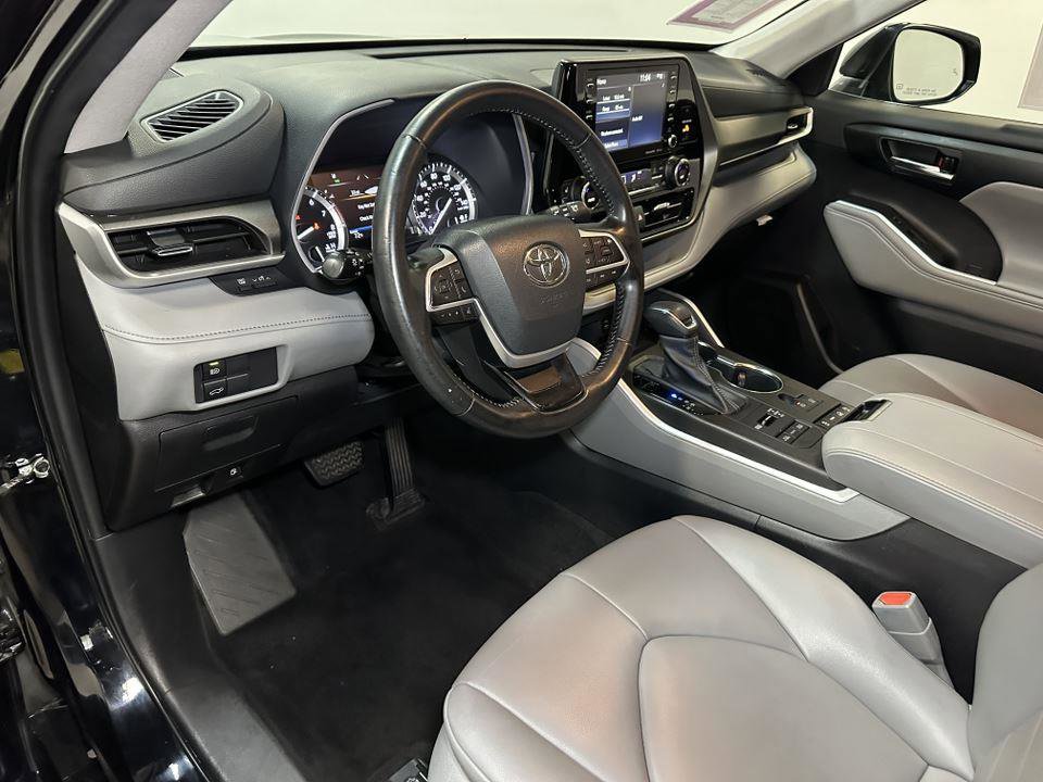 Certified 2022 Toyota Highlander XLE image 24