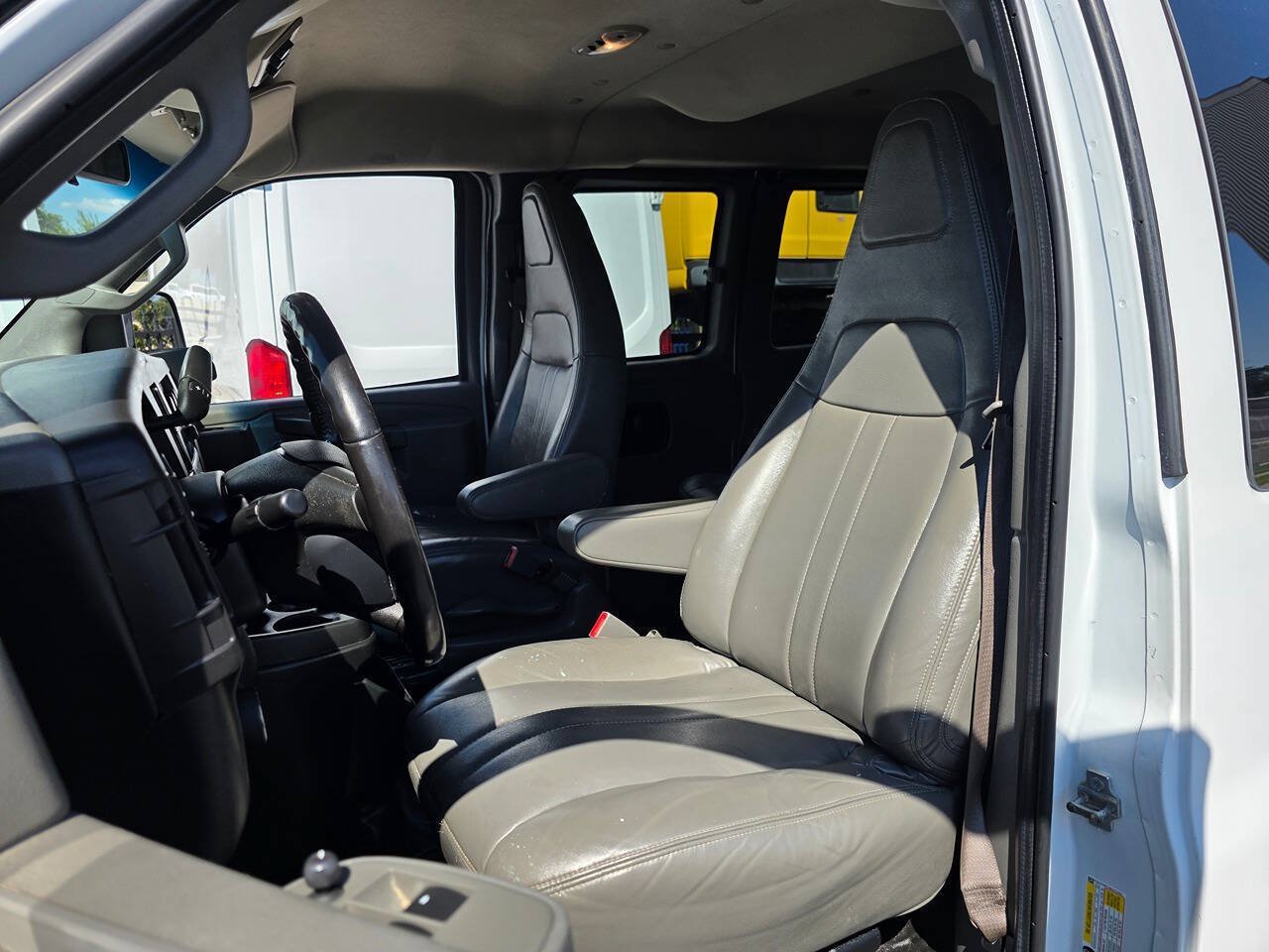 Used 2022 Chevrolet Express 3500 LS RWD image 10
