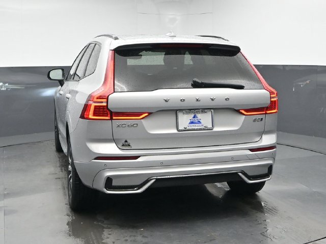 Used 2024 Volvo XC60 B5 Core AWD/4WD image 7