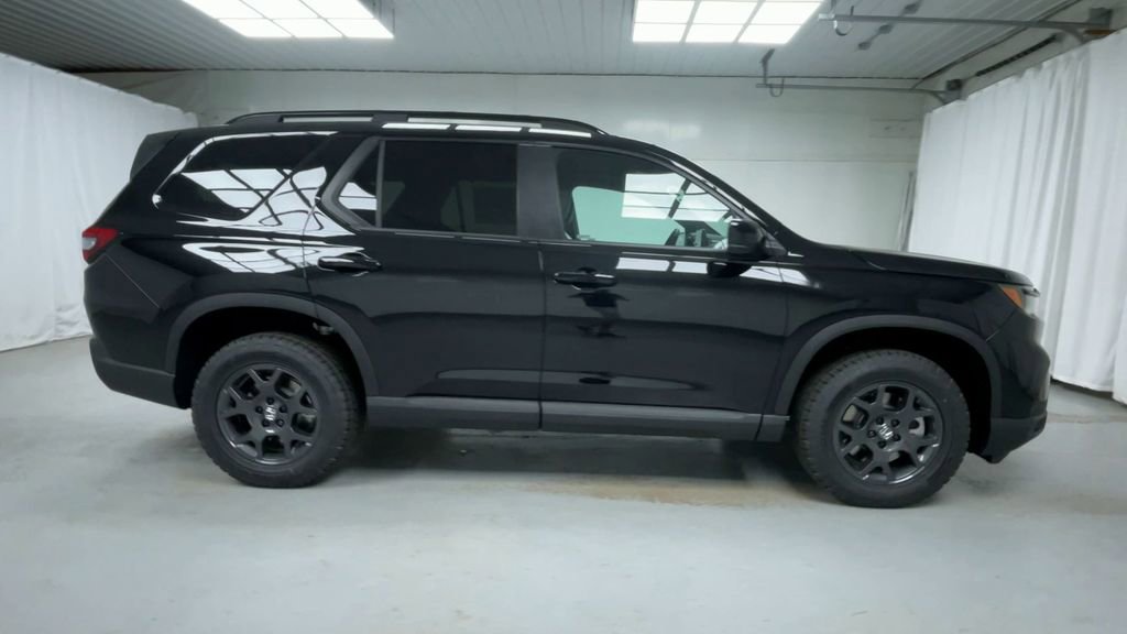 New 2025 Honda Pilot TrailSport image 9