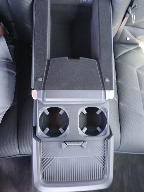 New 2025 BMW 740i w/ Executive Package image 16