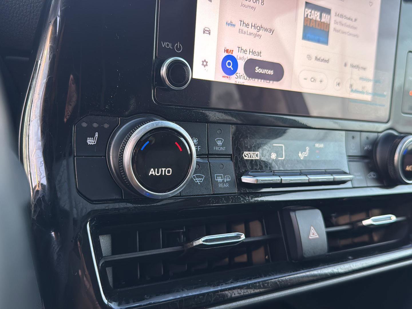 Used 2024 Toyota Highlander XLE image 23