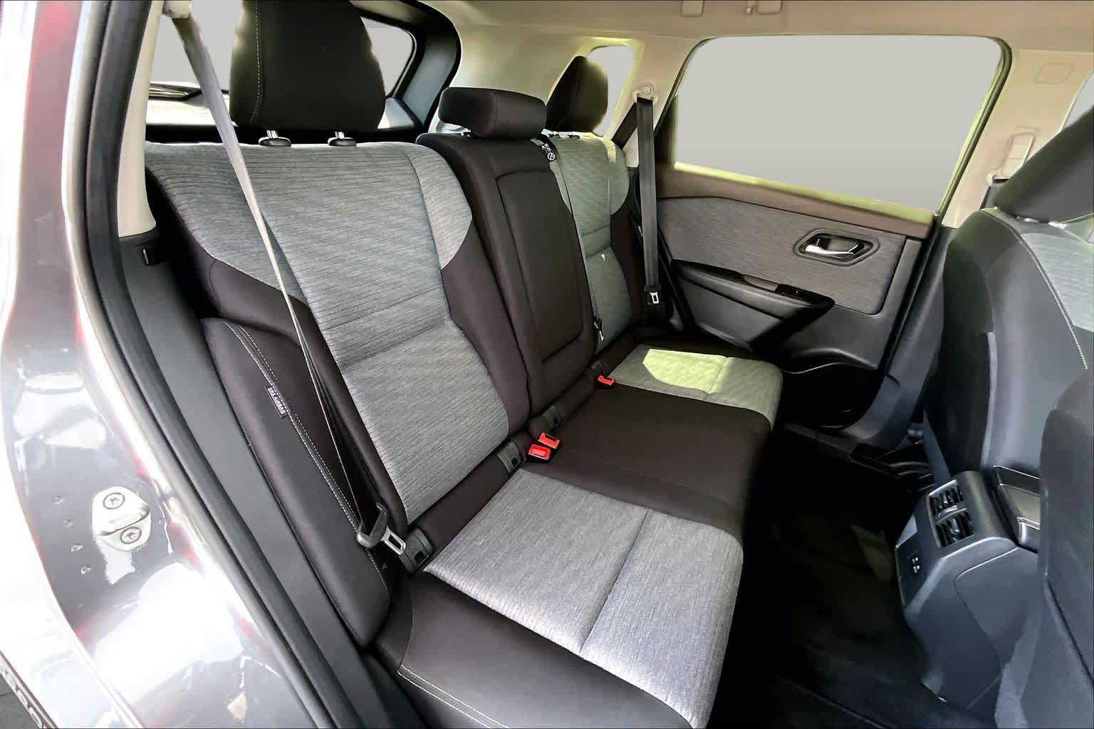 Used 2023 Nissan Rogue SV FWD image 20