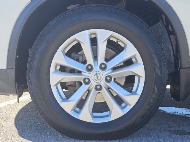 Used 2016 Nissan Rogue SV AWD/4WD image 12