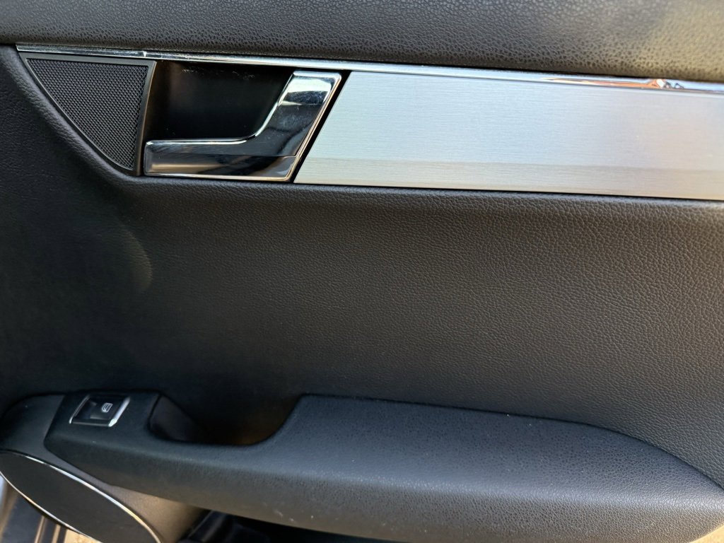 Used 2008 Mercedes-Benz C 300 Sedan image 37