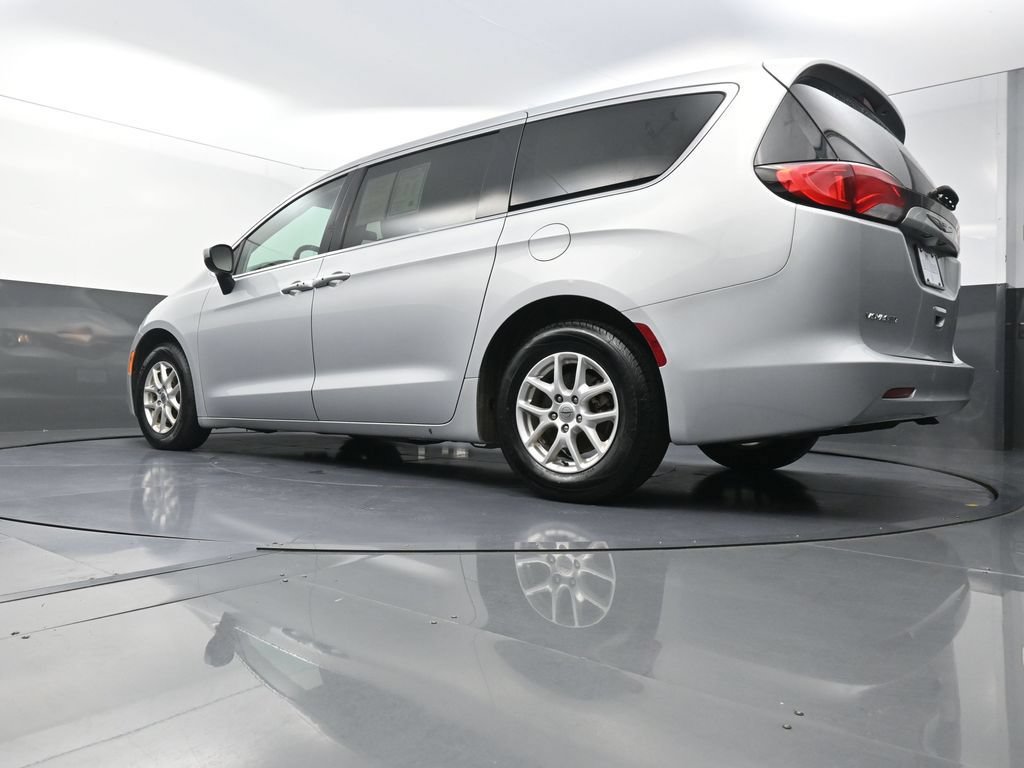 Used 2022 Chrysler Voyager LX FWD image 27