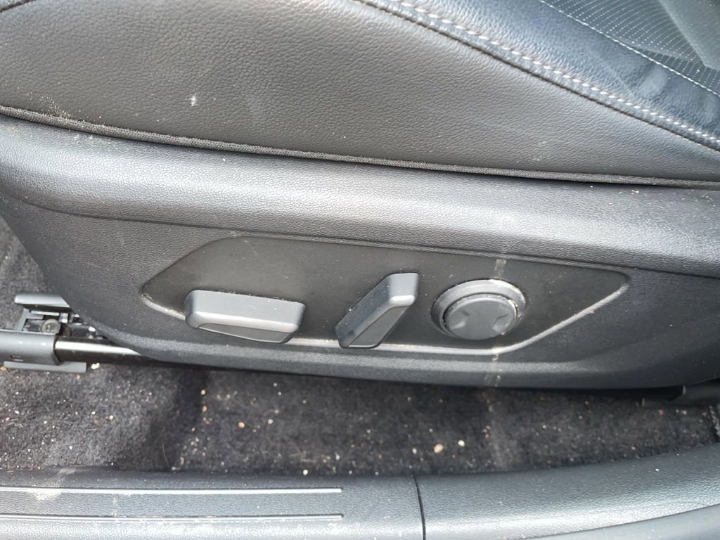 Used 2024 Hyundai Elantra Limited image 19