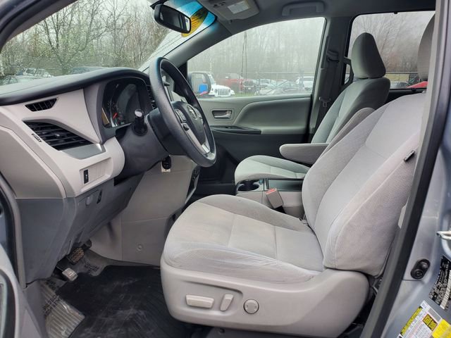 Used 2015 Toyota Sienna LE FWD image 15