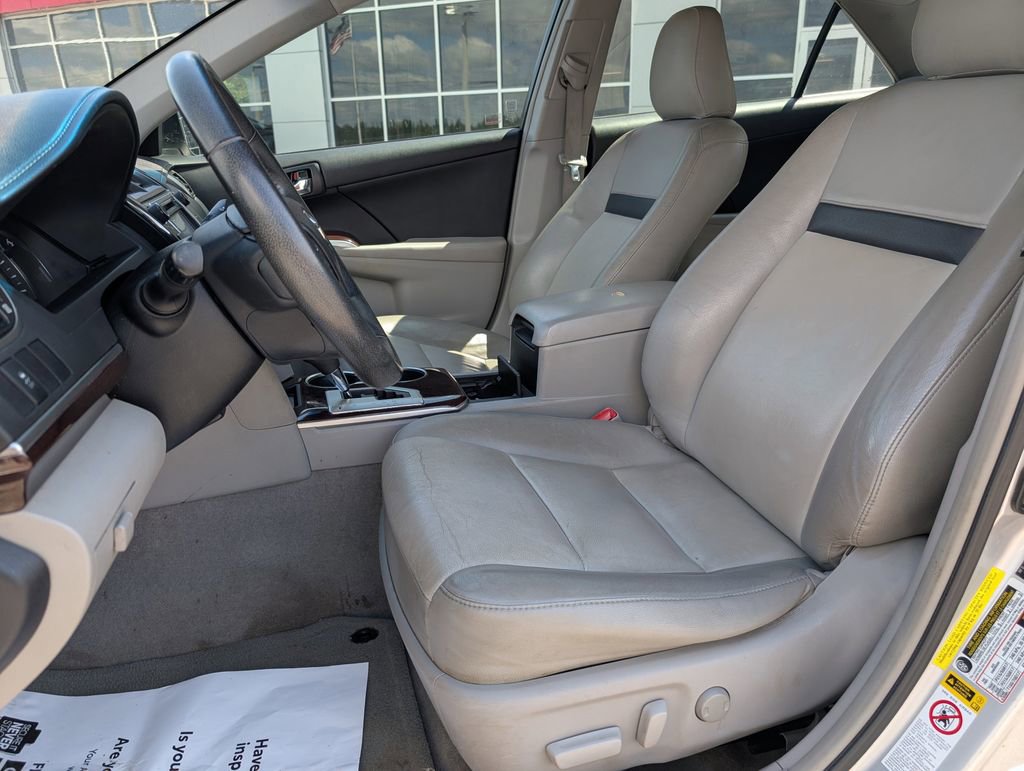 Used 2013 Toyota Camry XLE w/ Convenience Pkg FWD image 11