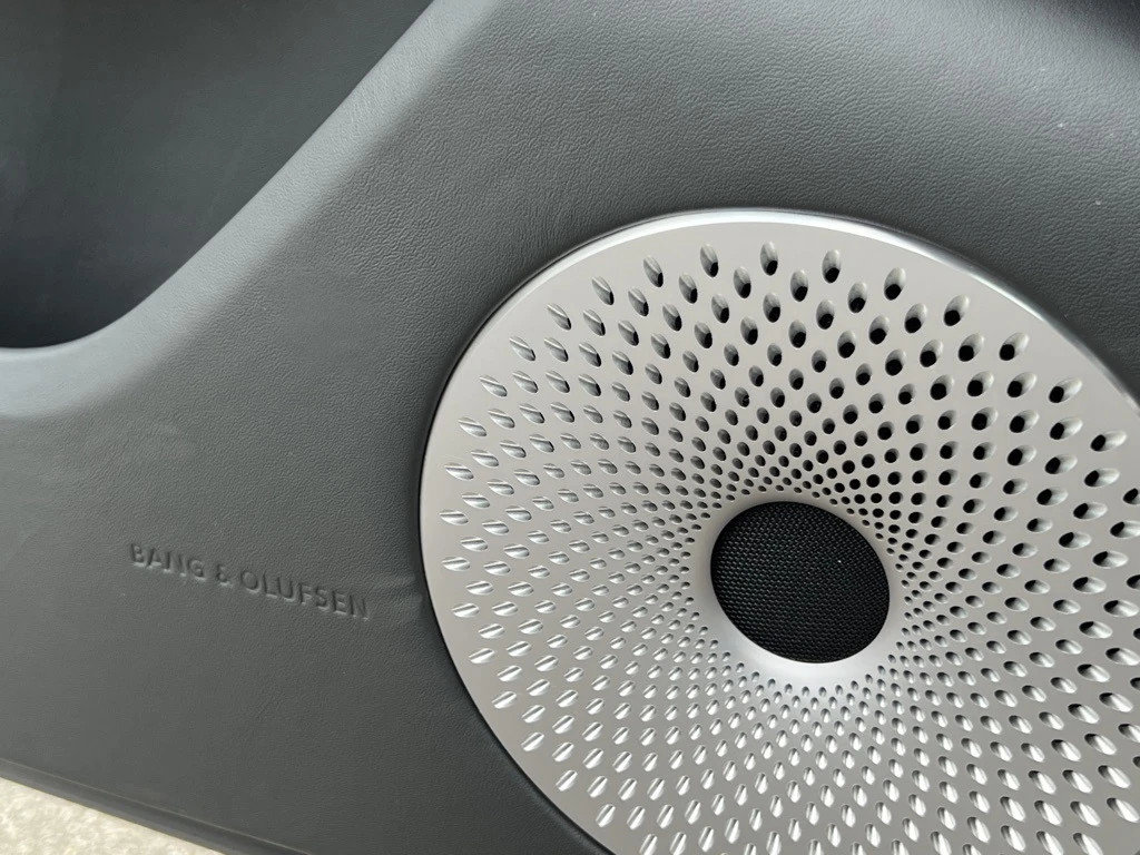 Certified 2025 Bentley Flying Spur Plug-In Hybrid image 47