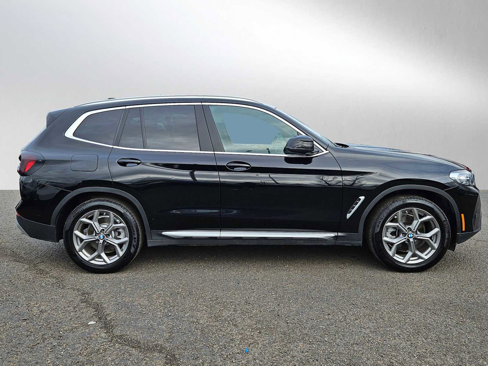 Used 2023 BMW X3 xDrive30i image 2