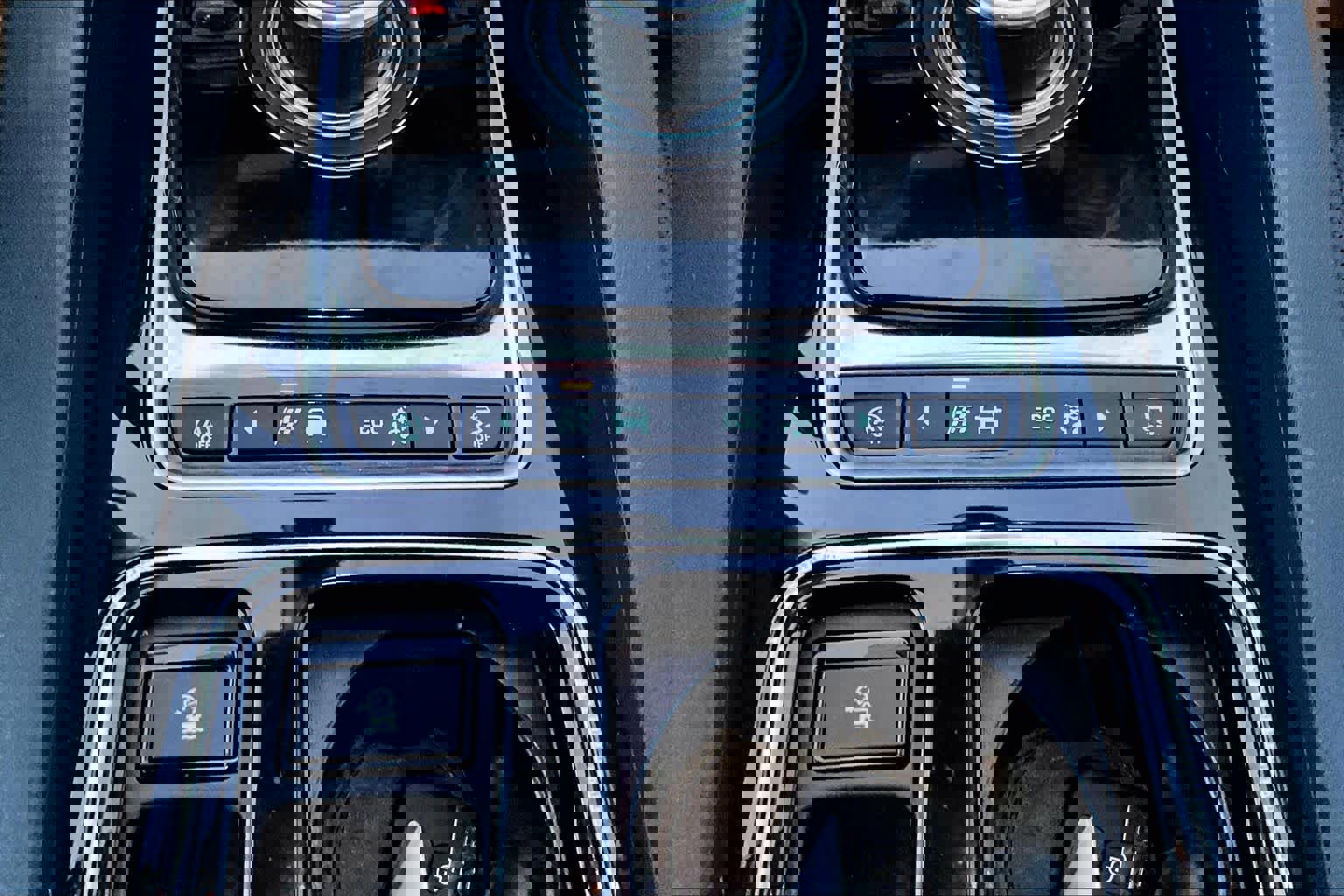 Used 2018 Jaguar F-PACE Prestige image 32