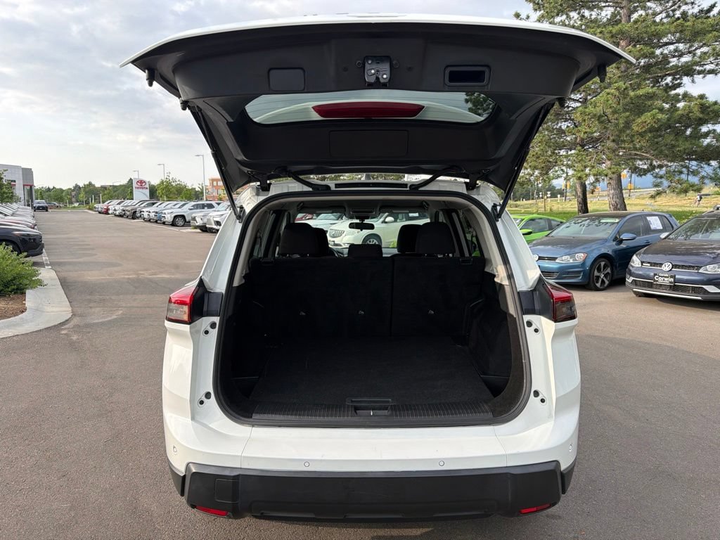 Used 2024 Nissan Rogue S AWD/4WD image 15