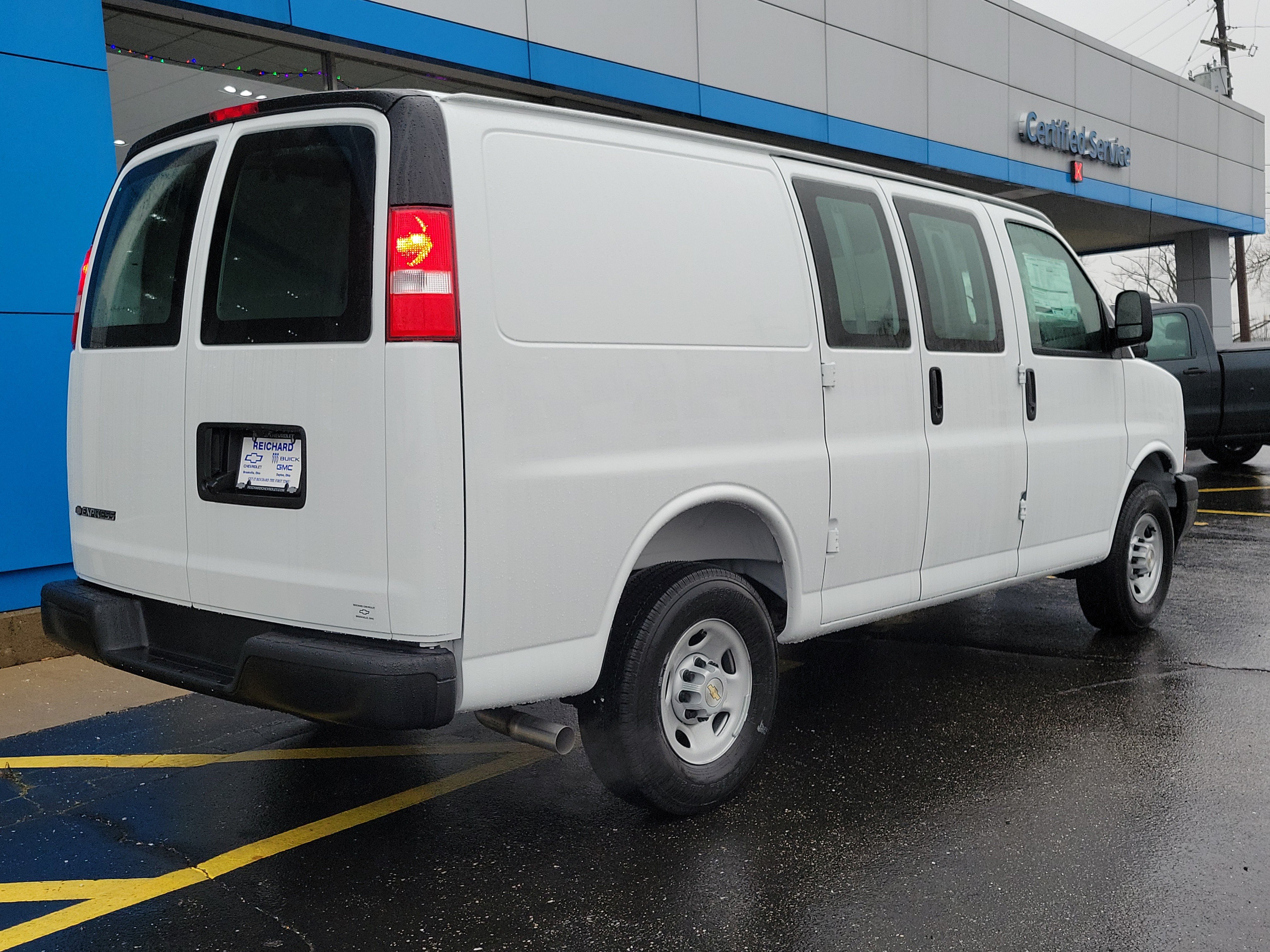 New 2025 Chevrolet Express 3500 w/ Driver Convenience Package RWD image 4