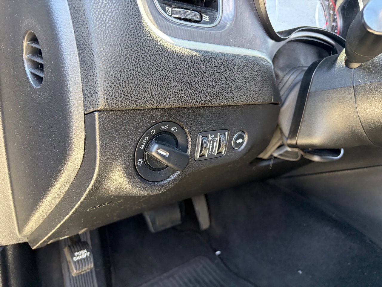 Used 2019 Dodge Charger SXT RWD image 7