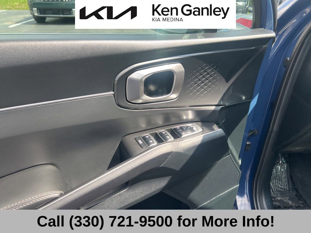 Certified 2025 Kia Sorento S w/ Panoramic Sunroof Package image 27