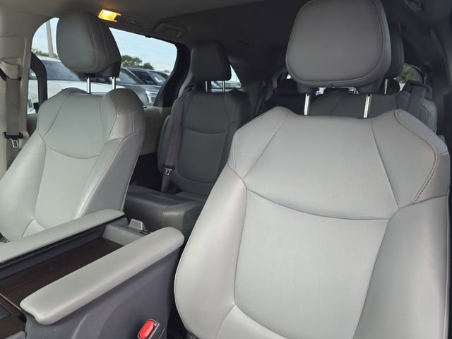 Used 2022 Toyota Sienna XLE FWD image 23