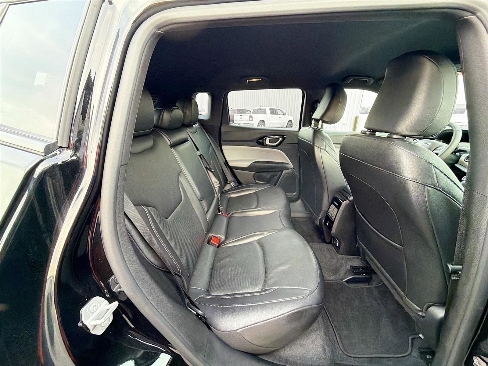 Used 2025 Jeep Compass Limited w/ Elite Group image 27