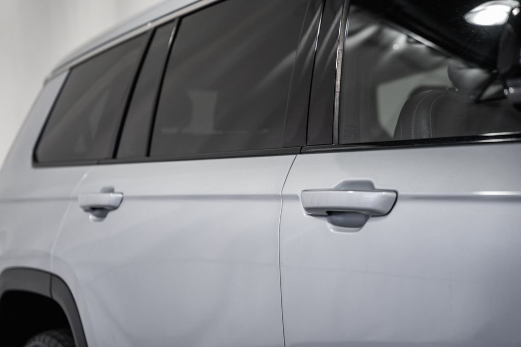 Certified 2024 Jeep Grand Cherokee L Limited w/ Luxury Tech Group II image 19