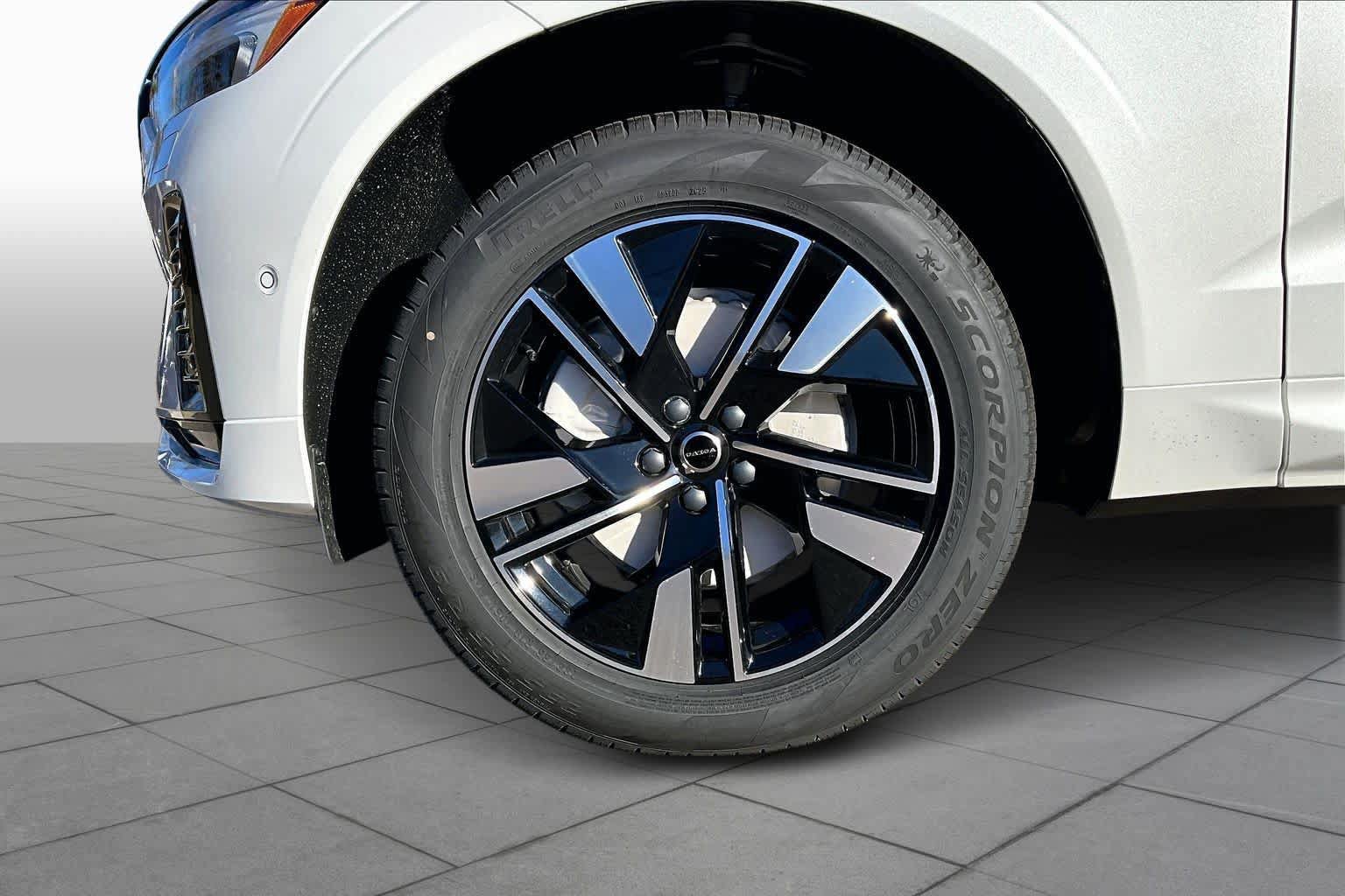 New 2026 Volvo XC60 B5 Plus w/ Protection Package Premier AWD/4WD image 16
