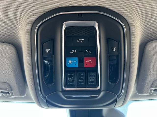 Used 2023 Jeep Grand Cherokee Limited AWD/4WD image 35