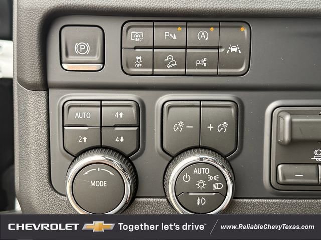 New 2026 Chevrolet Suburban Z71 w/ Comfort Package AWD/4WD image 24