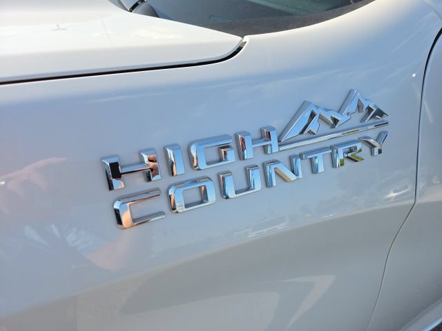 Used 2022 Chevrolet Silverado 1500 High Country w/ High Country Premium Package AWD/4WD image 11