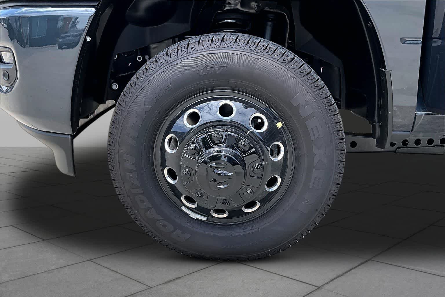 New 2026 RAM 3500 Big Horn AWD/4WD image 12