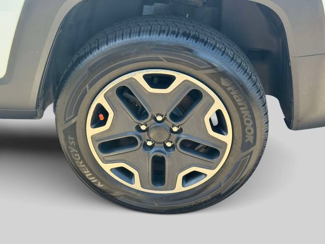 Used 2017 Jeep Renegade Trailhawk AWD/4WD image 9