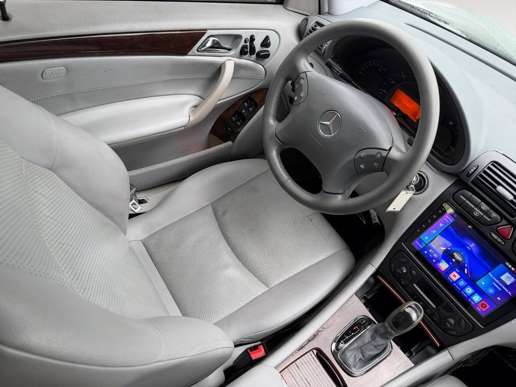 Used 2001 Mercedes-Benz C 320 Sedan image 14