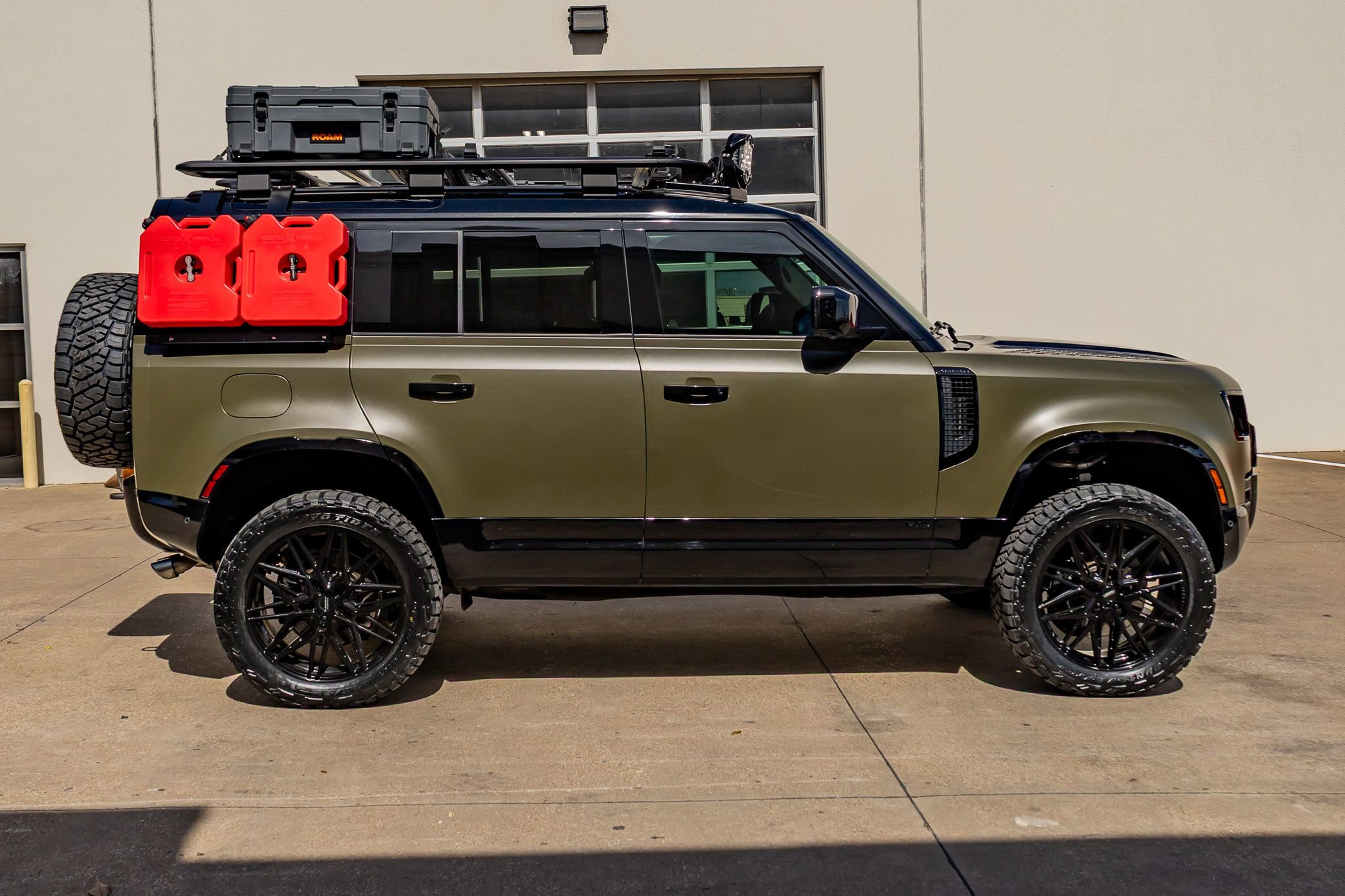 Used 2023 Land Rover Defender 110 V8 image 11