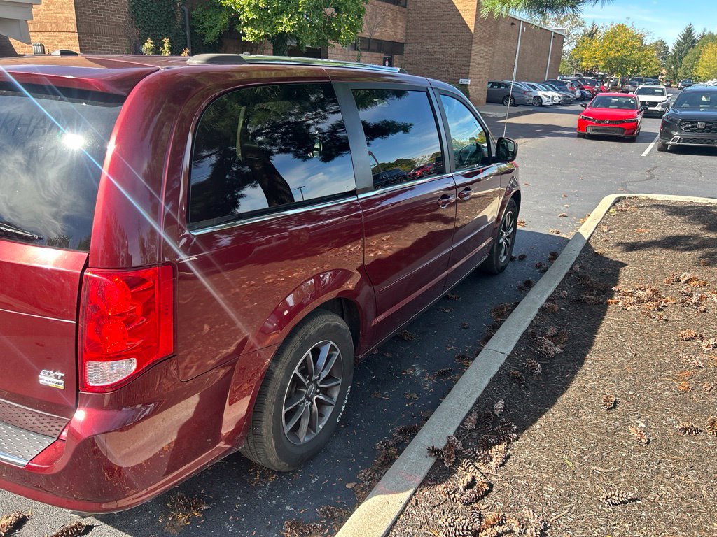 Used 2017 Dodge Grand Caravan SXT FWD image 6