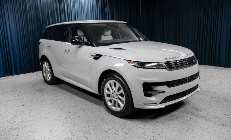 Used 2025 Land Rover Range Rover Sport Dynamic SE image 3