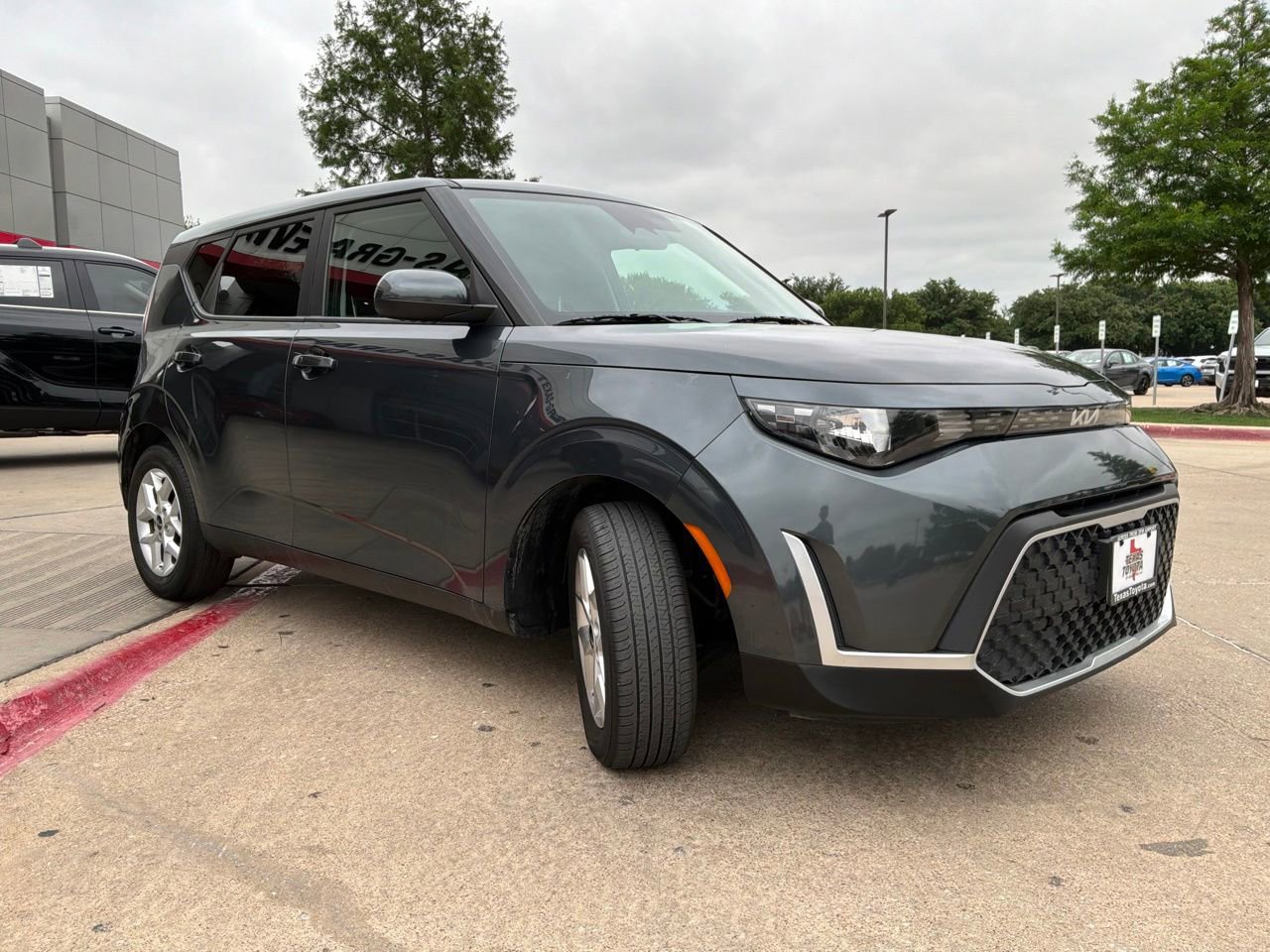 Used 2025 Kia Soul LX w/ LX Technology Package FWD image 4