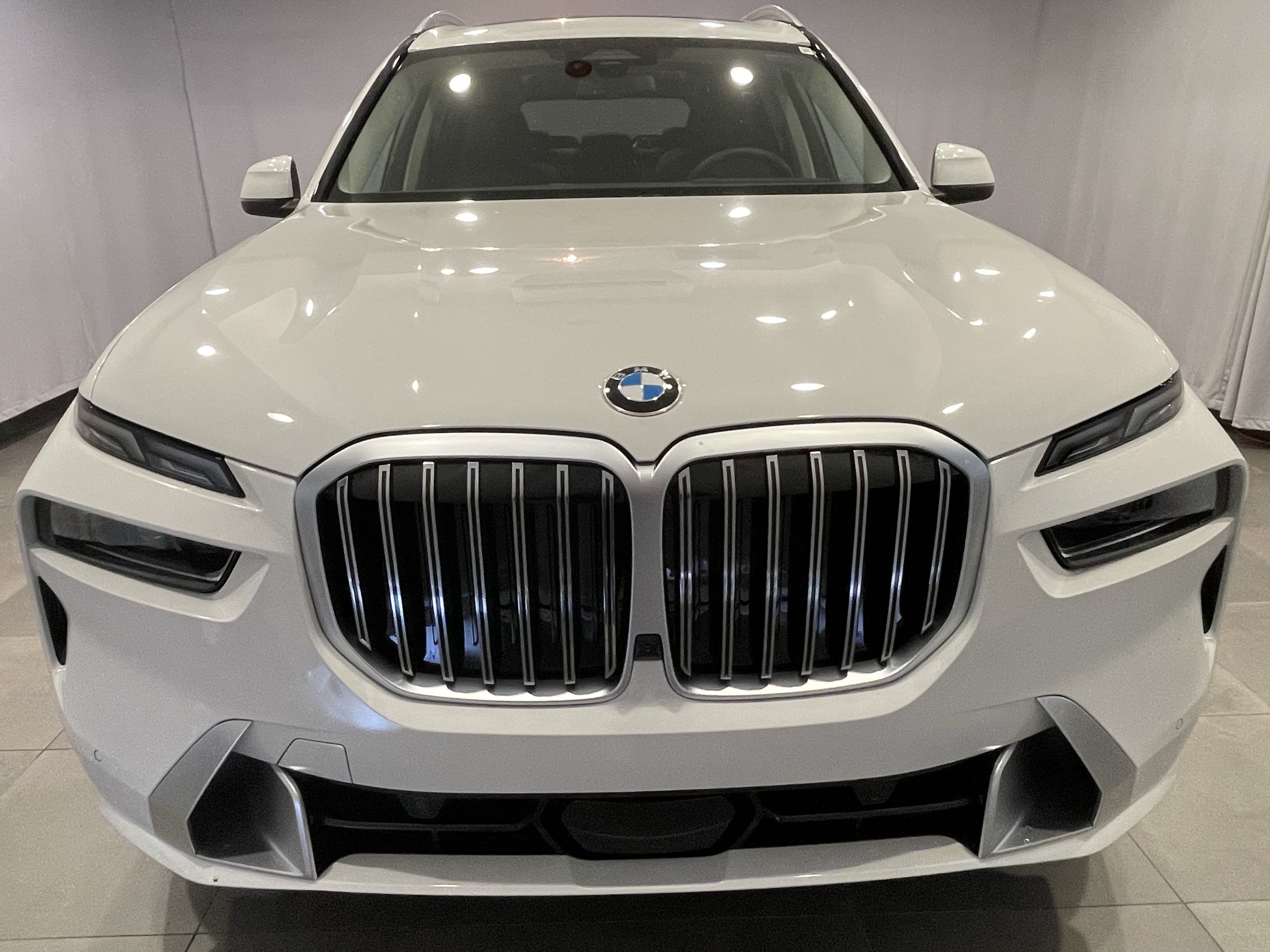 New 2027 BMW X7 xDrive40i w/ Premium Package AWD/4WD image 2