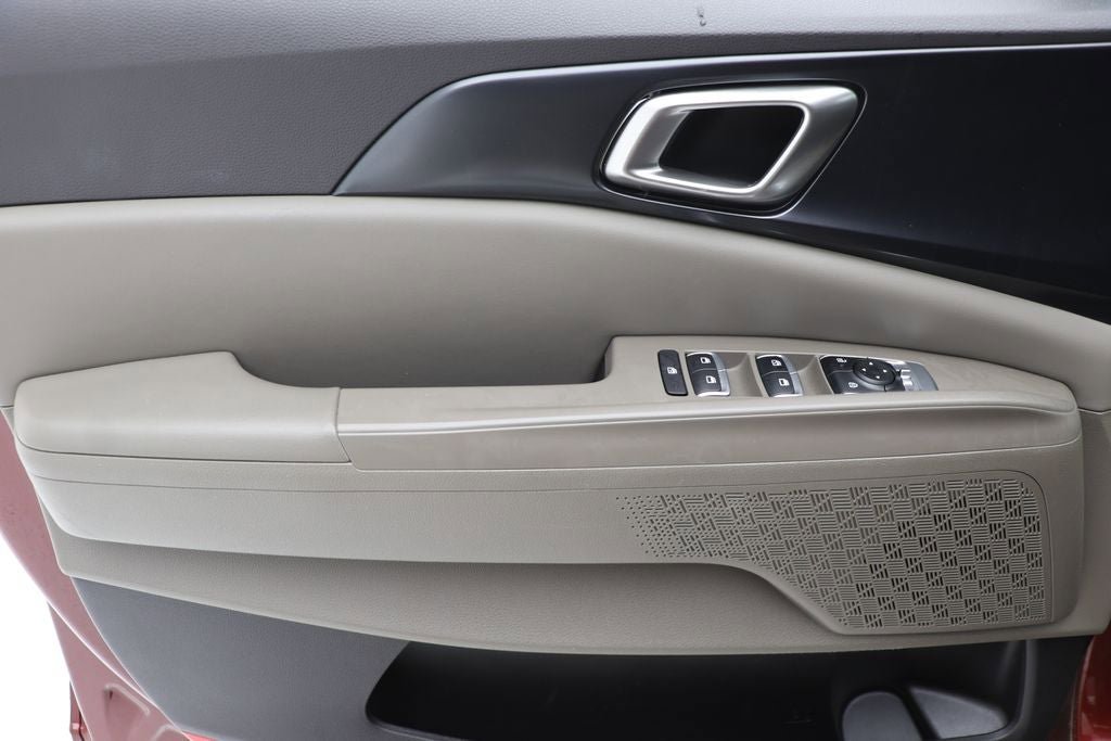 Used 2025 Kia Carnival FWD image 14