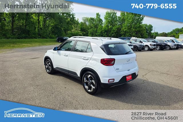 Used 2025 Hyundai Venue SEL FWD image 5