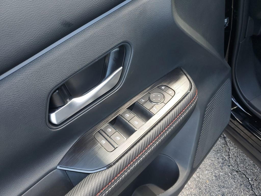 New 2025 Nissan Kicks SR AWD/4WD image 11