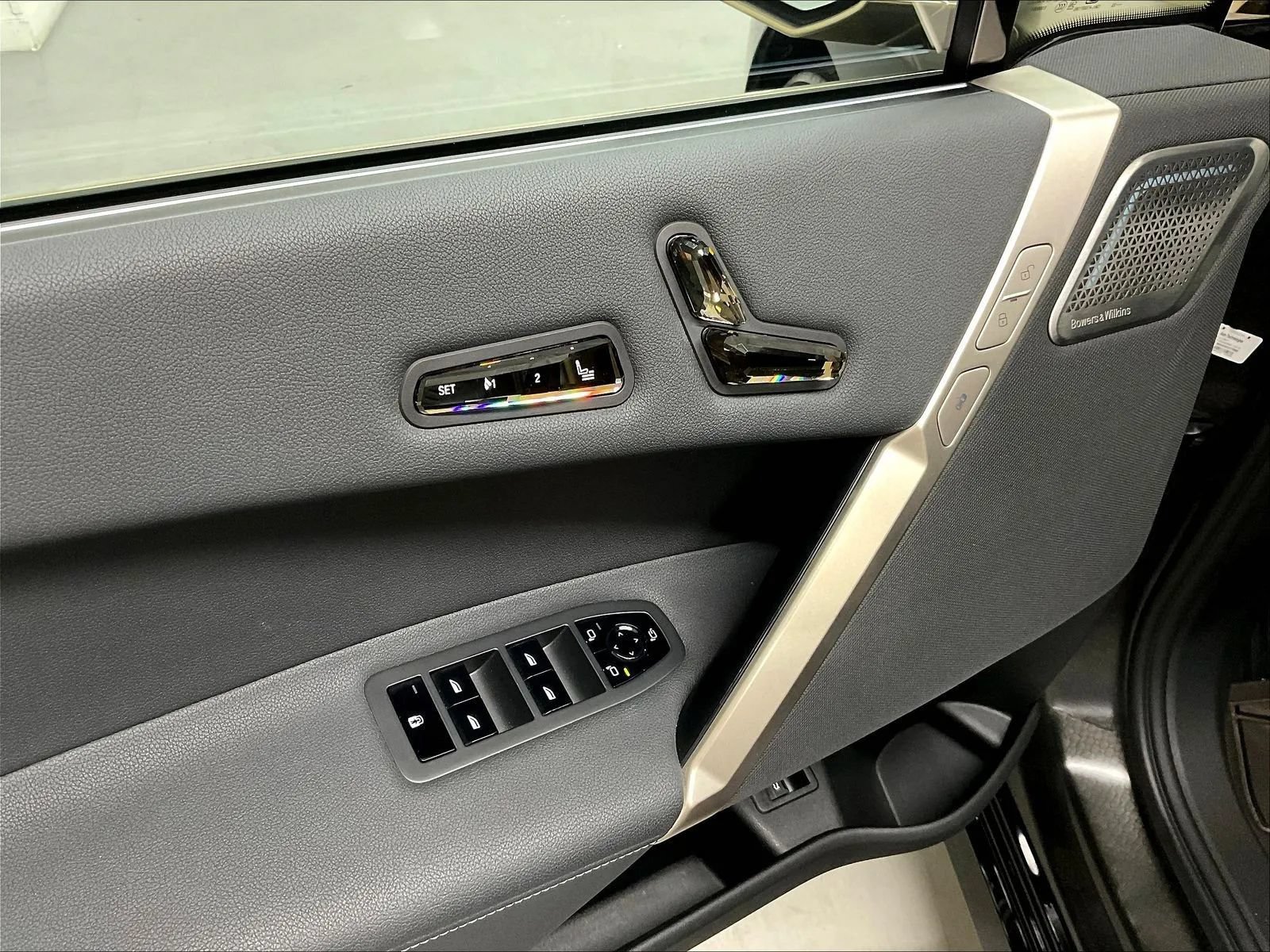 Used 2023 BMW iX M60 w/ Executive Package AWD/4WD image 45