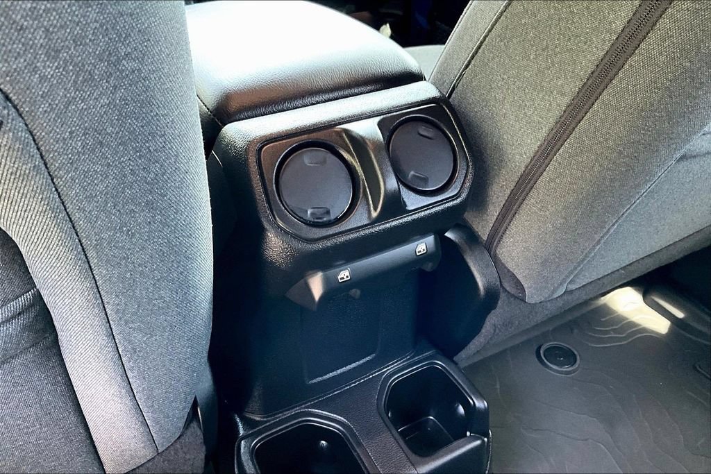 Used 2025 Jeep Wrangler Unlimited Sport AWD/4WD image 12