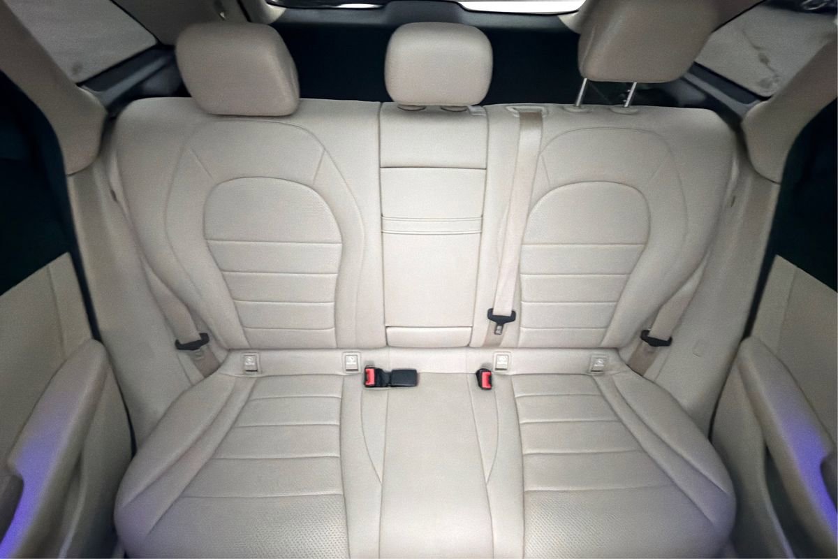 Used 2021 Mercedes-Benz GLC 300 4MATIC w/ Premium Package image 14