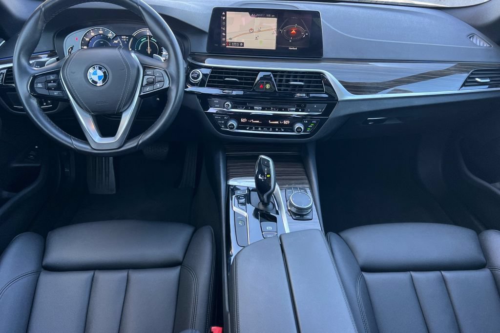 Used 2019 BMW 530e w/ Convenience Package RWD image 15