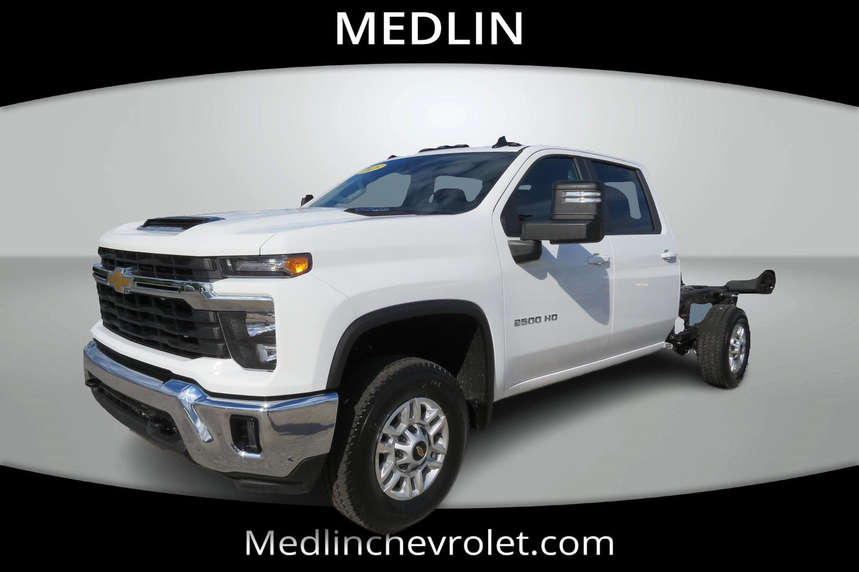 Used 2025 Chevrolet Silverado 2500 LT w/ Convenience Package AWD/4WD image 3