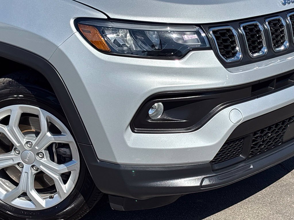 Certified 2024 Jeep Compass Latitude AWD/4WD image 8