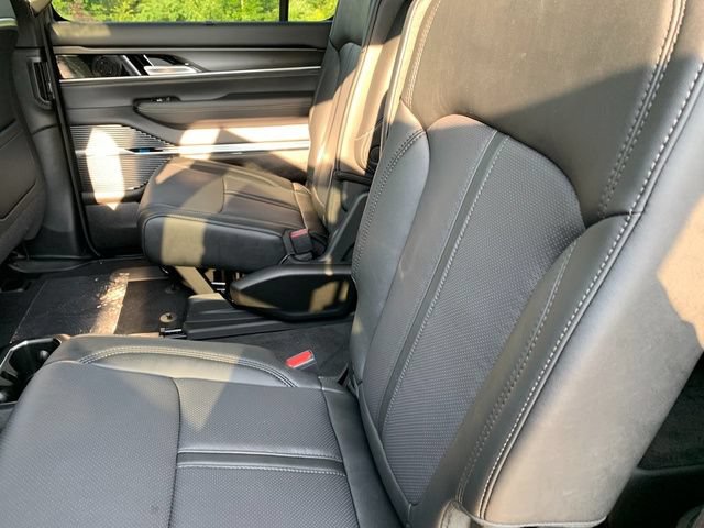 New 2026 Jeep Grand Wagoneer L Summit w/ Premium Group III AWD/4WD image 13
