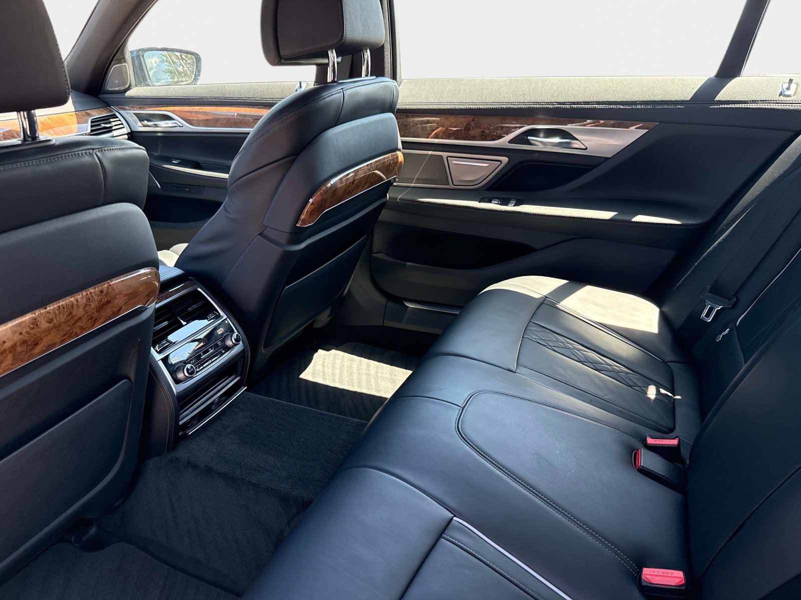 Used 2019 BMW 750i xDrive AWD/4WD image 14