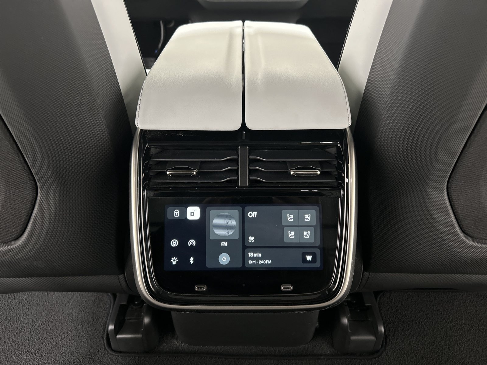 Used 2025 Rivian R1S Adventure Dual AWD/4WD image 30