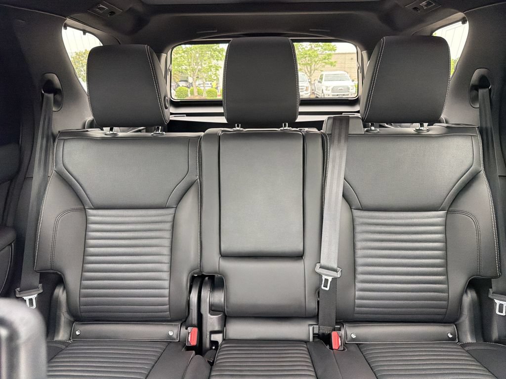 Used 2025 Land Rover Discovery S AWD/4WD image 27