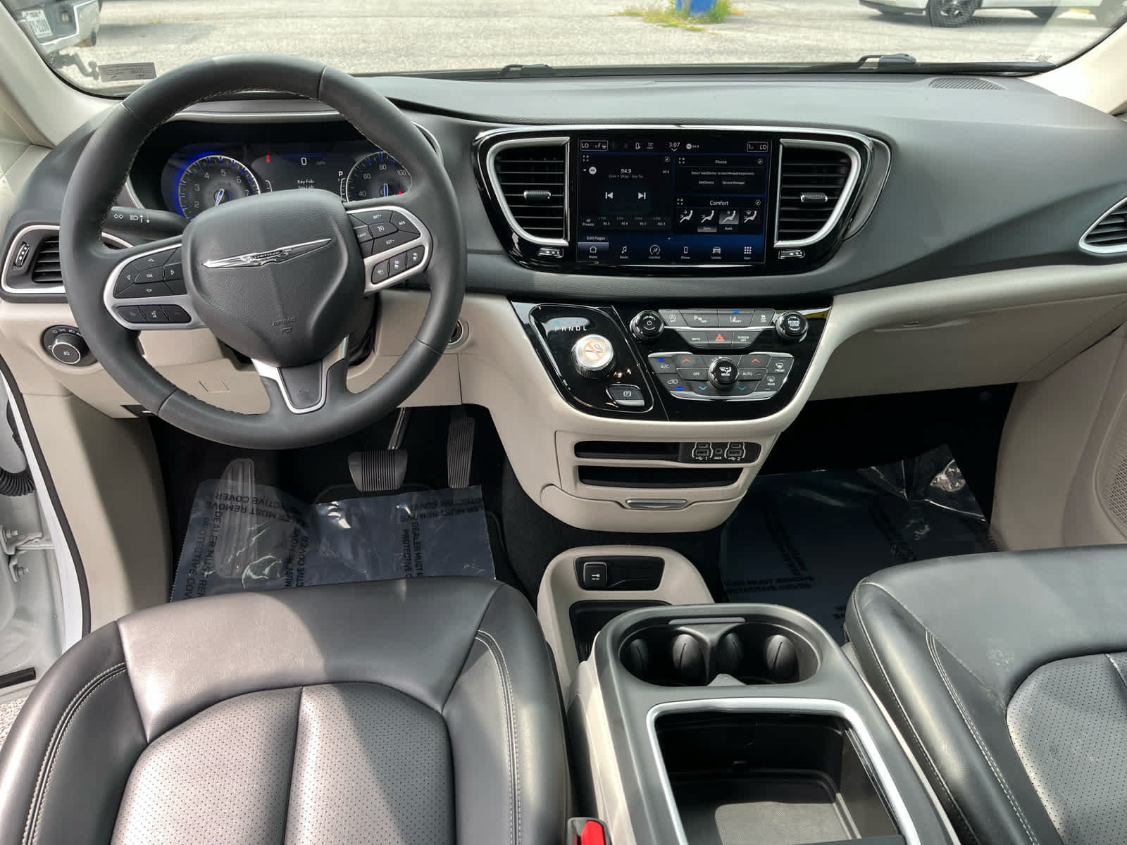 Used 2023 Chrysler Pacifica Touring-L FWD image 21